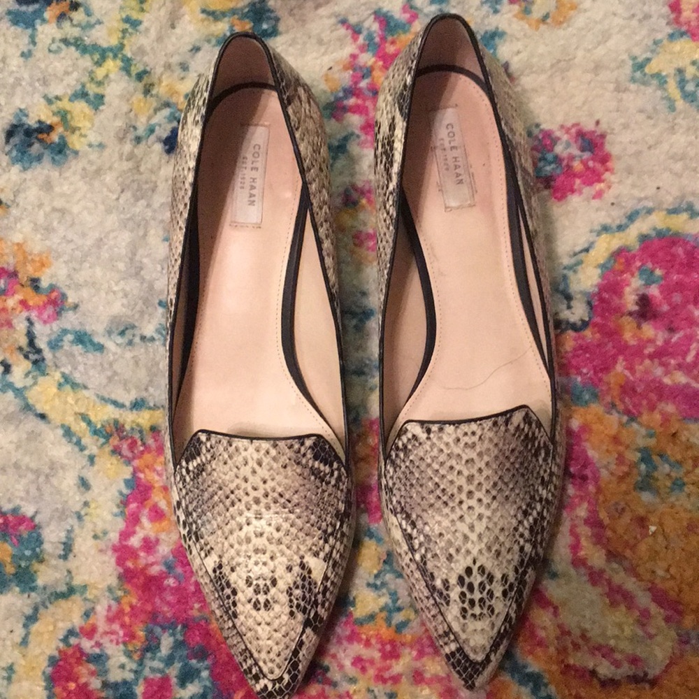 Cole Haan size 8 flats